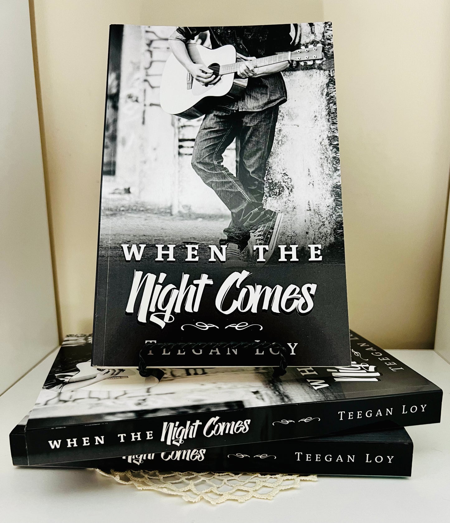 When the Night Comes Paperback